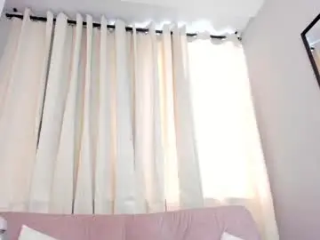 Mia_naive  live sex cam