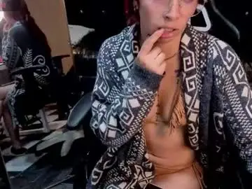 Laura_b_  live sex cam