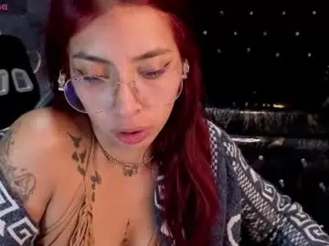 Laura_b_  live sex cam