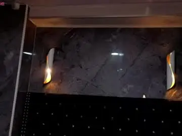 Laura_b_  live sex cam