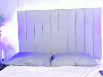 Carolinejohnson1  live sex cam