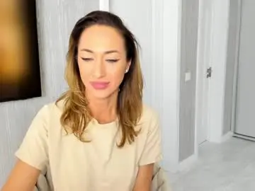 Finestchantilly  live sex cam