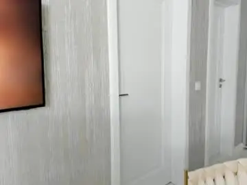 Finestchantilly  live sex cam