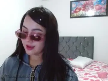 Naughtyplayass  live sex cam