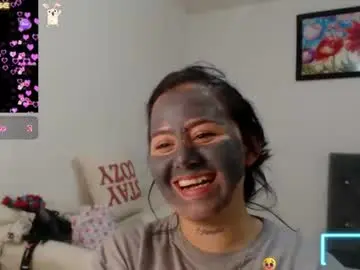 Naughtyplayass  live sex cam