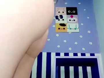 Petiteivoryqueen  live sex cam