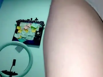 Petiteivoryqueen  live sex cam