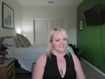 Queenroselyn  live sex cam