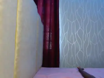 Raven_luxe  live sex cam