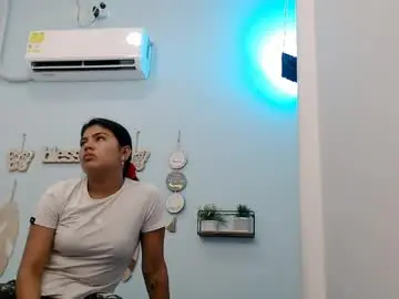 Hotlatinaluna23  live sex cam