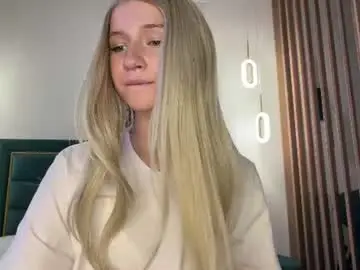 Vikkiiisecret  live sex cam