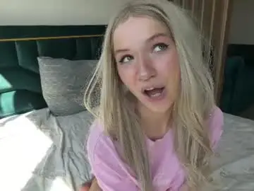 Vikkiiisecret  live sex cam