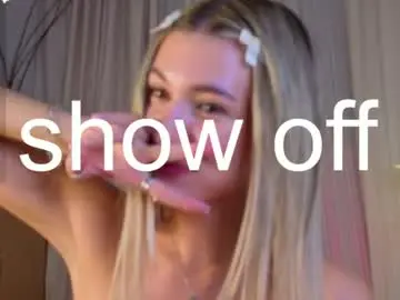 Adelanovela  live sex cam