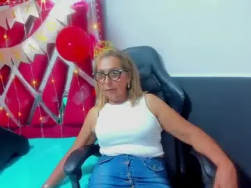 Cristalmatur  live sex cam