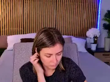 Cutemirage  live sex cam