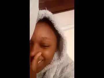 Caramelkamba  live sex cam