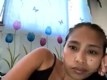 Sazzy_lady  live sex cam