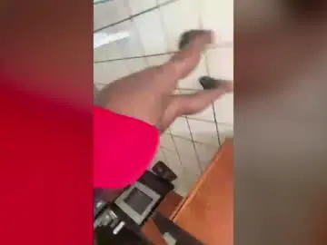 Swoleness16  live sex cam