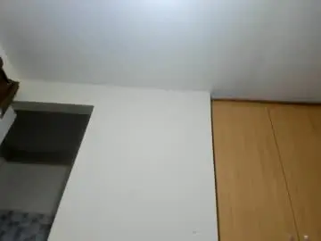 Peachynaughty  live sex cam