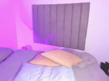 Roxanedewalle  live sex cam