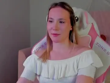 Elaravoltage  live sex cam