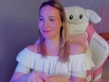 Elaravoltage  live sex cam