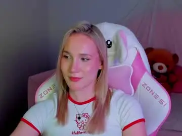 Elaravoltage  live sex cam