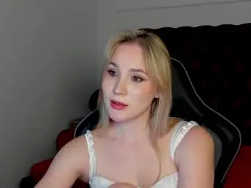 Elaravoltage  live sex cam