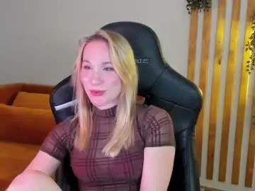 Elaravoltage  live sex cam