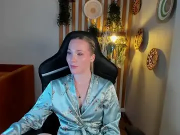 Elaravoltage  live sex cam