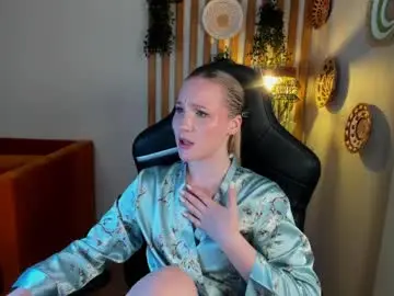 Elaravoltage  live sex cam