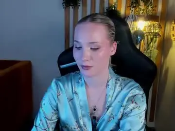 Elaravoltage  live sex cam