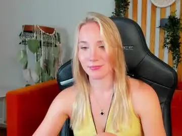 Elaravoltage  live sex cam