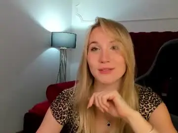 Elaravoltage  live sex cam