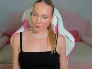 Elaravoltage  live sex cam