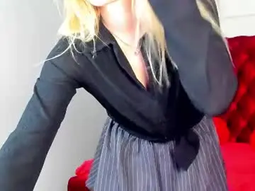 Elaravoltage  live sex cam