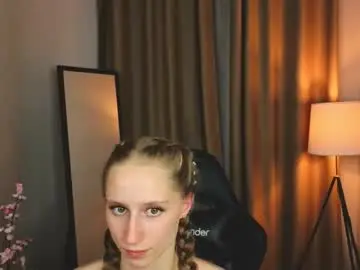 Sweetllyshy  live sex cam