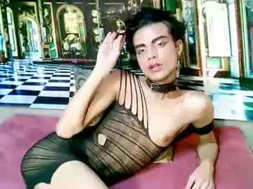 Indianlipstickluna  live sex cam