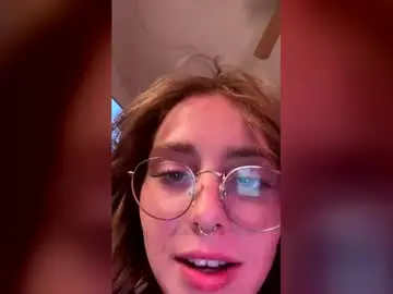 Lucyfoxx69  live sex cam
