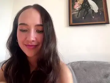 Madalyneaks  live sex cam