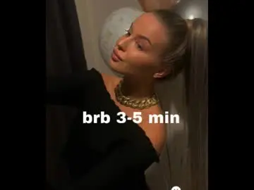 Selenagentle  live sex cam