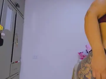 Vennuss19  live sex cam