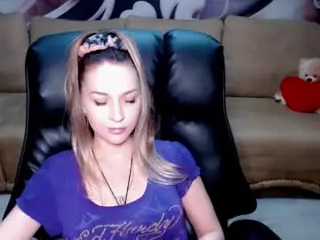 Lovellymalina  live sex cam