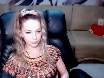 Lovellymalina  live sex cam