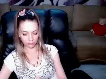Lovellymalina  live sex cam