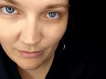 Toxiclilly  live sex cam