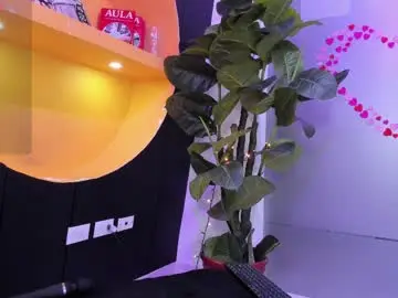 Miacassel  live sex cam