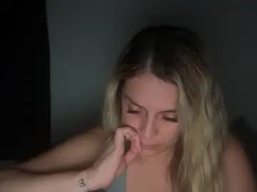 Emilelovesyou  live sex cam