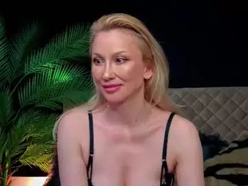 Kellywife  live sex cam