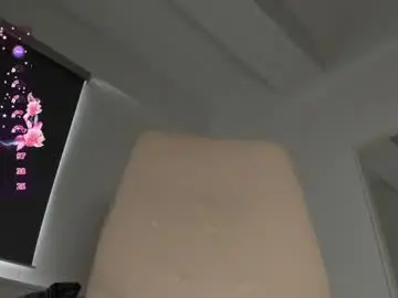 Laura_hills18  live sex cam